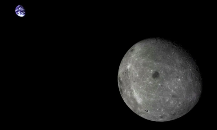 중국의 창어 5호가 2014년 촬영한 달의 뒷면과 지구의 모습.  중국과학원