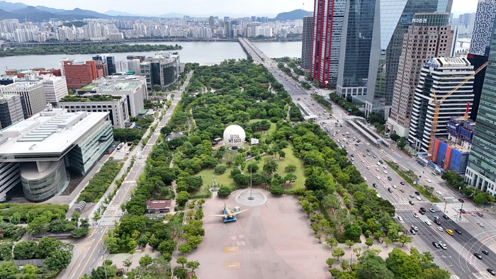 서울달이 설치된 여의도공원 일대. 서울시 제공