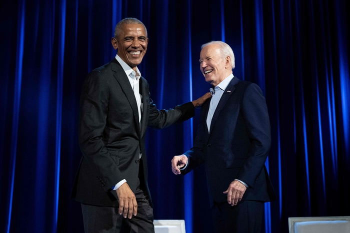 지난 3월 조 바이든 미국 대통령(오른쪽)의 자금모금행사에 버락 오바마 전 대통령이 참석했다. 바이든은 오바마 대통령 시절 부통령을 지냈다.