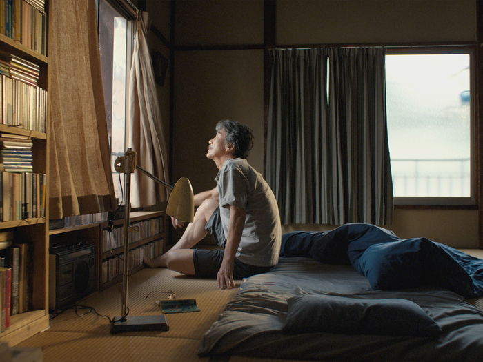 ‘일본의 국민 배우’라고 불리는 야쿠쇼 고지는 영화 <퍼펙트 데이즈>에서 공공화장실 환경미화원 ‘히라야마’를 연기한다. 티캐스트 제공