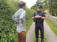  영국 총리 사저 침입해 ‘배변 퍼포먼스’ 환경운동가들 체포