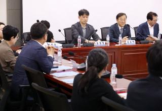 “민주당, 강성 당원 목소리에 중도 이탈 우려”…총선 토론회서 나온 ‘자중론’