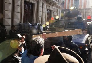 시민들 저항에 밀려…3시간 만에 막내린 볼리비아 군부 쿠테타
