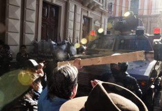 시민들 저항에 밀려…3시간 만에 막내린 볼리비아 군부 쿠테타