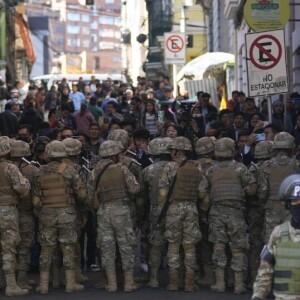 무리요 광장 봉쇄한 볼리비아 헌병대