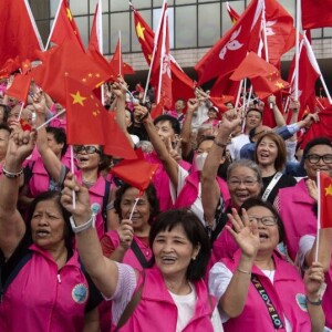 오성홍기 흔드는 홍콩 주민들