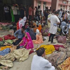인도 종교행사 중 대규모 압사 사고