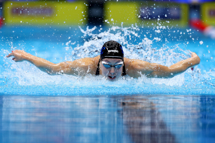 [포토뉴스] 올림픽 미국 대표선발전에서 여자 접영 100m ‘세계신’